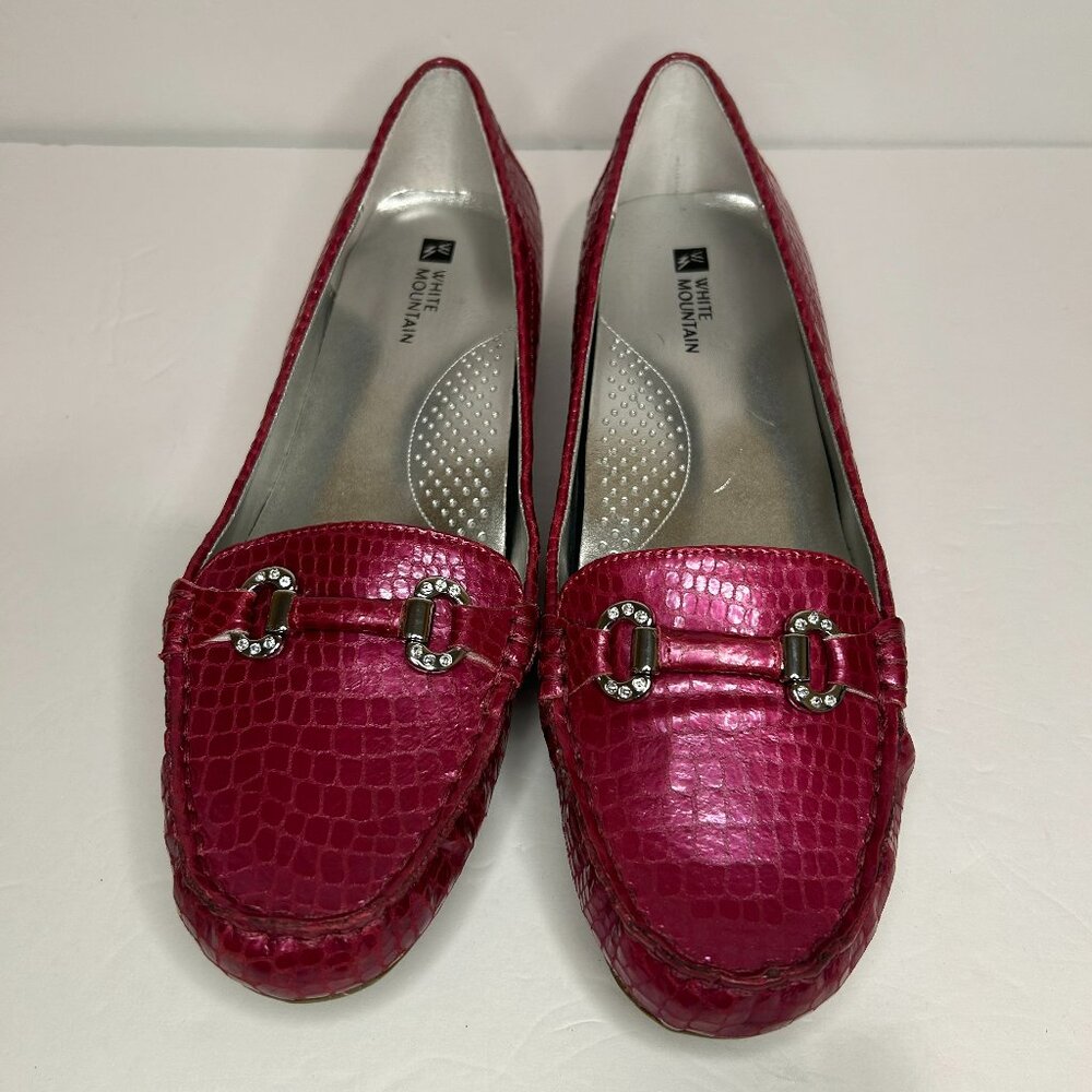 White Mountain Women’s Coral Pink Gator Leather Print Loafers